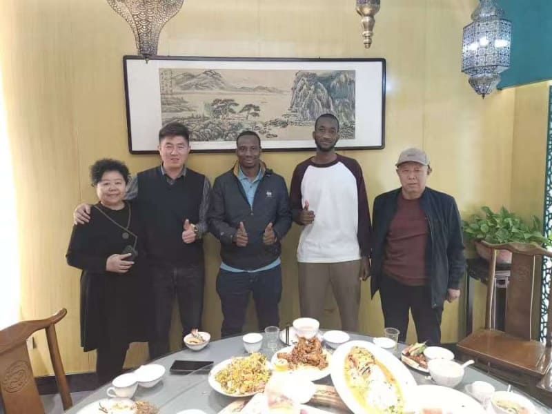 Customer Visits & Global Exhibitions 2 Customer group photo at Zhongyilong Machinery