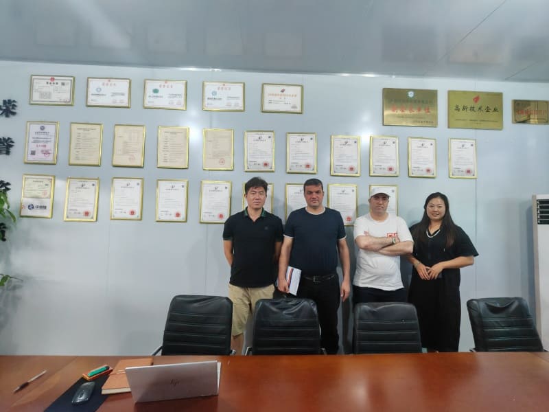 Customer Visits & Global Exhibitions 10 Customer group photo after factory visit