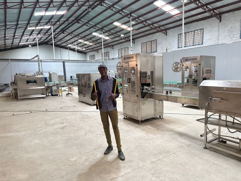 Customer Visits & Global Exhibitions 9 Customers visiting filling machine production area