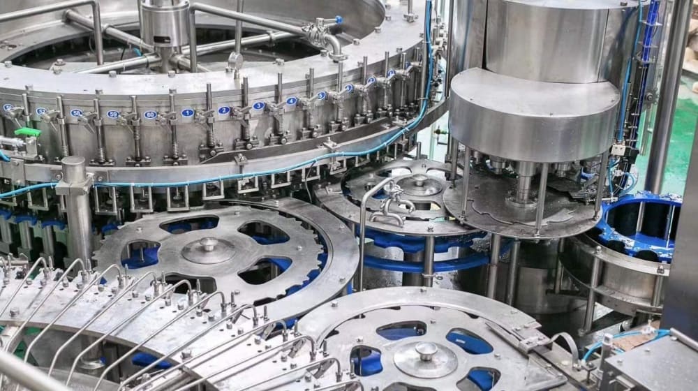 Liquid filling machine