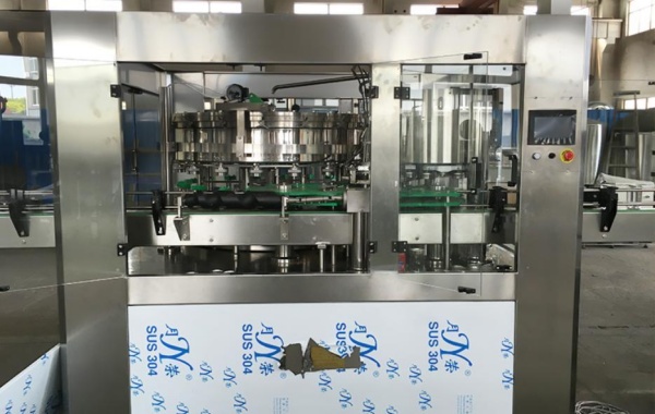 Can filling and seaming machine