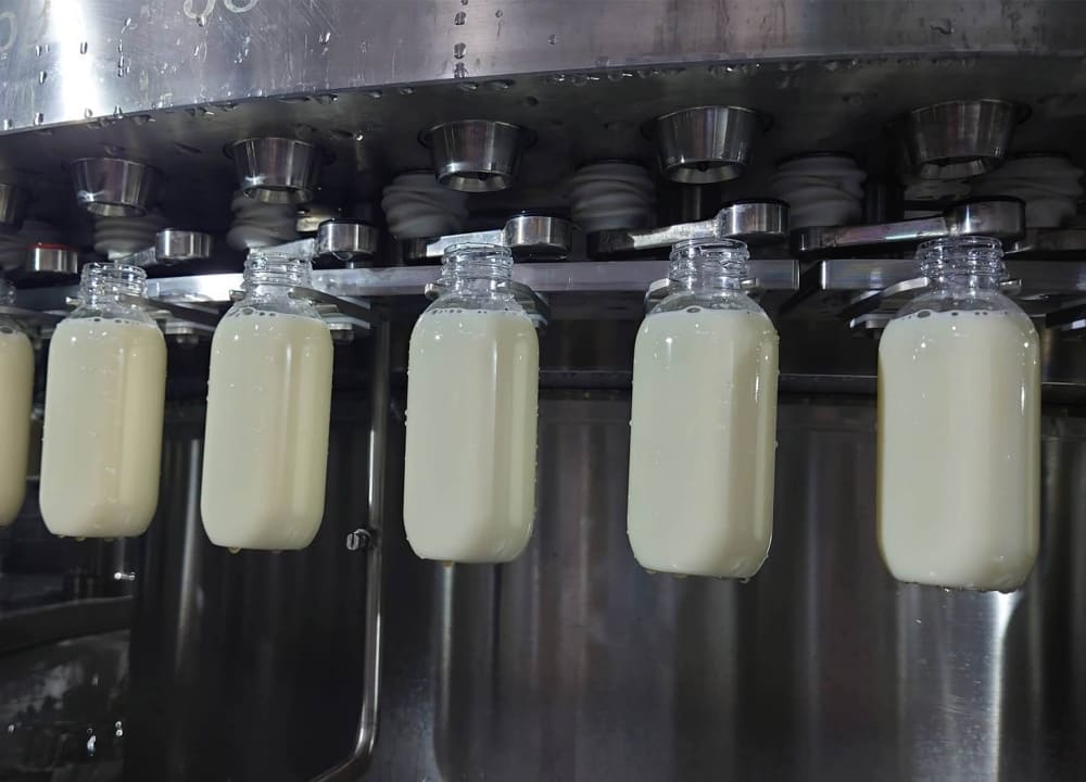 Complete aseptic milk filling line with sterilization and filling equipment