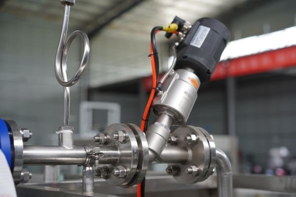 Filling and capping equipment