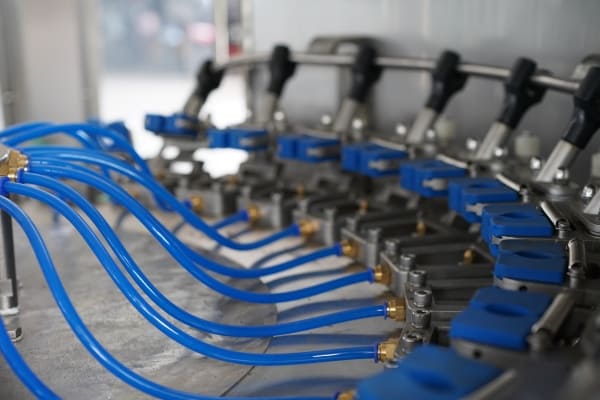 Filling valve and filling system detail