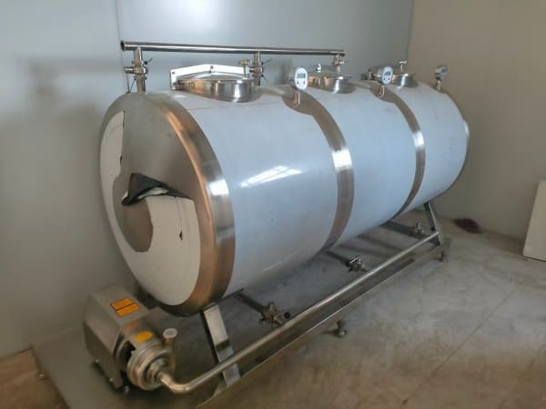 Stainless steel dilution and mixing tanks for vinegar production